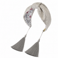 Lumière Silver – Gepolsterter Luxus-Haarreif mit Knoten aus Polyester, Pailletten & Quasten
